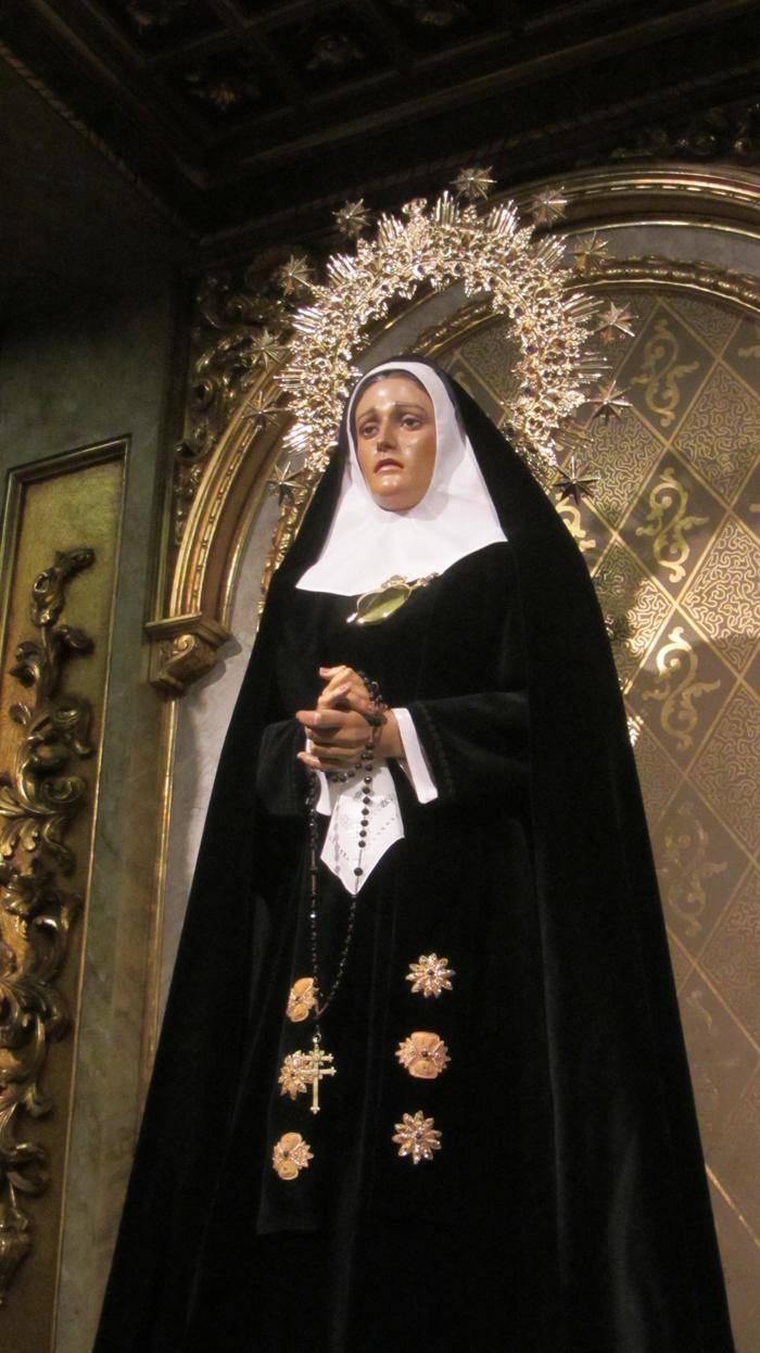 La Soledad de San Agustín recupera la tradición de vestir a su Titular de luto al modo de la corte de Felipe II
