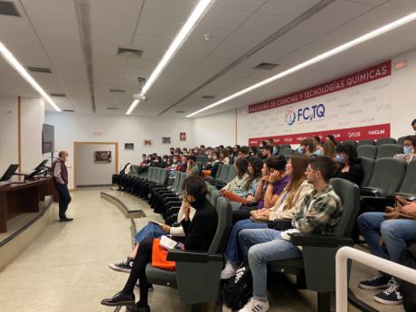 La Facultad de Ciencias y Tecnologías Químicas de la UCLM celebra una jornada de orientación laboral para estudiantes de grado y máster