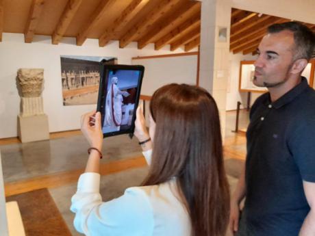 Segóbriga acogió una jornada de innovación con una demostración del proyecto Interpretatic de realidad aumentada