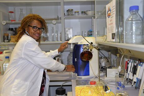 El IRICA acoge a una de las científicas del programa de la Fundación Mujeres por África para investigar en el campo de la biomedicina