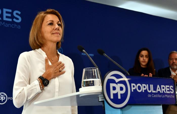 Cospedal deja su escaño para 'liberar al PP de cualquier ataque'