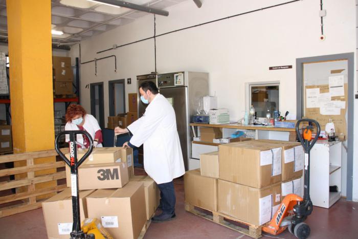 Cuenca recibe otros 22.000 artículos de protección y 400 test más para la detección del coronavirus en el área de Salud