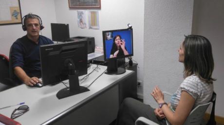 Ciudadanos propone que se implante un sistema de vídeo-interpretación en lengua de signos para mejorar la atención de los servicios municipales