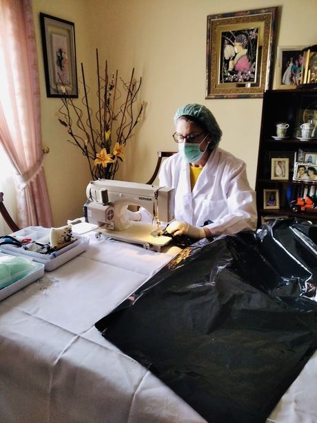 El Ayuntamiento de Ledaña organiza a 40 mujeres voluntarias para coser batas y mascarillas para proteger del coronavirus