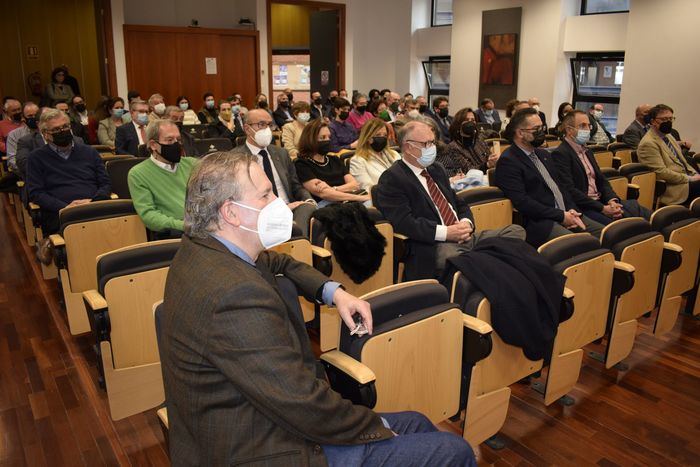 La Facultad de Derecho de Albacete presenta el libro “La Deontología de la Abogacía”, de Albino Escribano