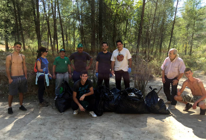 La Junta se suma a las actividades de voluntariado ambiental del Ayuntamiento de Enguídanos