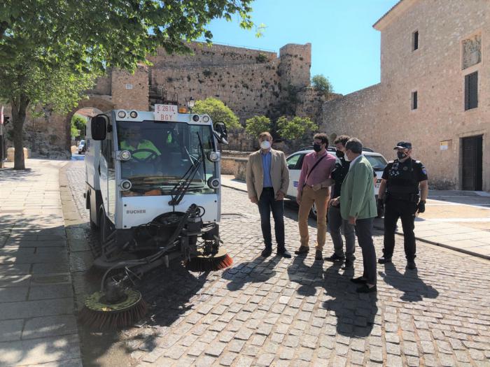 El II Plan de Limpieza Intensiva se inicia en el barrio del Castillo con 12 efectivos extras y tres vehículos