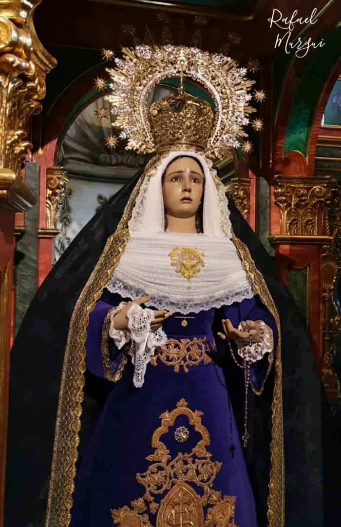 María Santísima de la Esperanza estrena saya y corazón bordado para el luto de este mes de noviembre