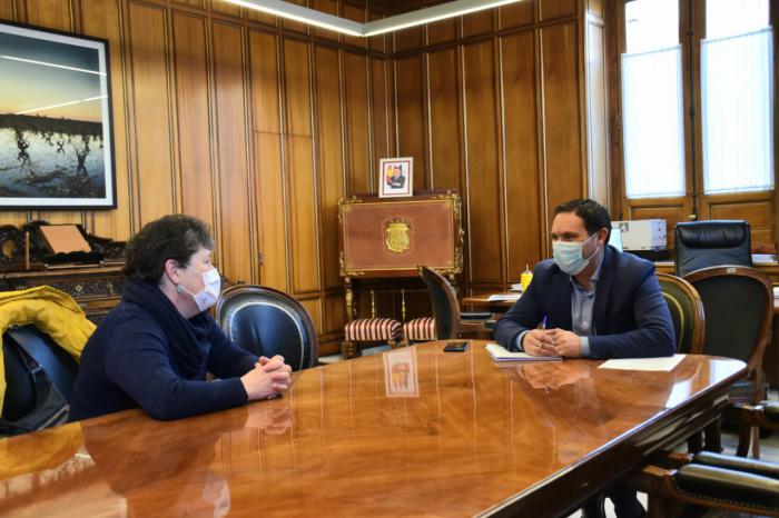 La Diputación colabora con el Ayuntamiento de Paracuellos de la Vega para renovar el parque infantil