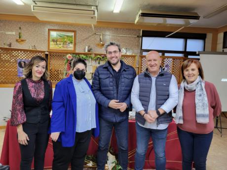 Maxim Huerta presenta en Minglanilla su libro Adiós, pequeño dentro del programa "Los libros viajan por la provincia"