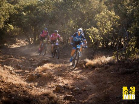 María Carmen Martínez y Pedro Guillén se imponen en la exigente subida a la Sierra Jarameña de Villamayor de Santiago