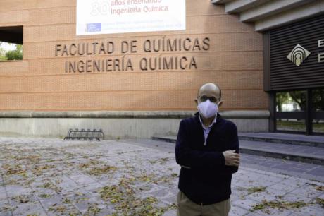 La Real Sociedad Española de Química reconoce la trayectoria investigadora y profesional del catedrático de la UCLM Manuel Andrés Rodrigo