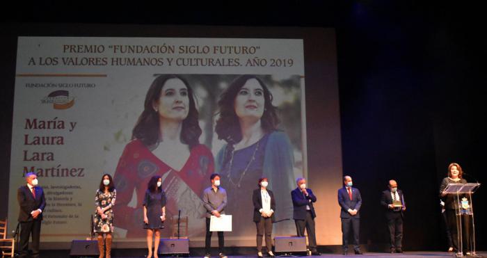 Laura Lara y María Lara, Premio a los Valores Humanos y Culturales