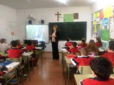 Montserrat Martínez acerca el Congreso y el Senado a las aulas escolares de Cuenca
