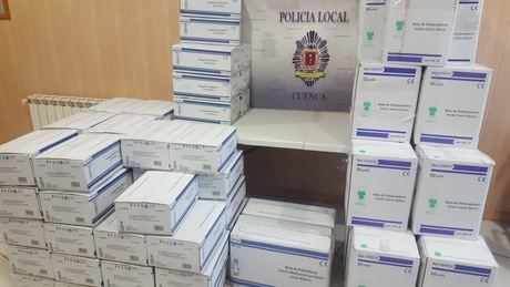 El Ayuntamiento entrega 1.250 batas sanitarias y más de 31.000 manguitos al Hospital y otros centros sanitarios y asistenciales
