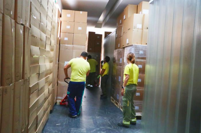 Sanidad ha enviado esta semana cerca 480.000 artículos de protección a los centros sanitarios
