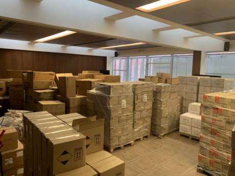 Castilla-La Mancha ha distribuido ya más de 2,3 millones de artículos de protección para los profesionales de los centros sanitarios de la Comunidad Autónoma