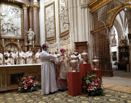 El Obispo de Cuenca celebra la Misa Crismal en la Catedral en la mañana del Miércoles Santo