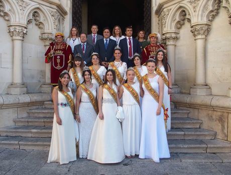 La Corporación Municipal y las Damas de la Feria de San Julián asisten a la misa del patrón de Cuenca en la Catedral