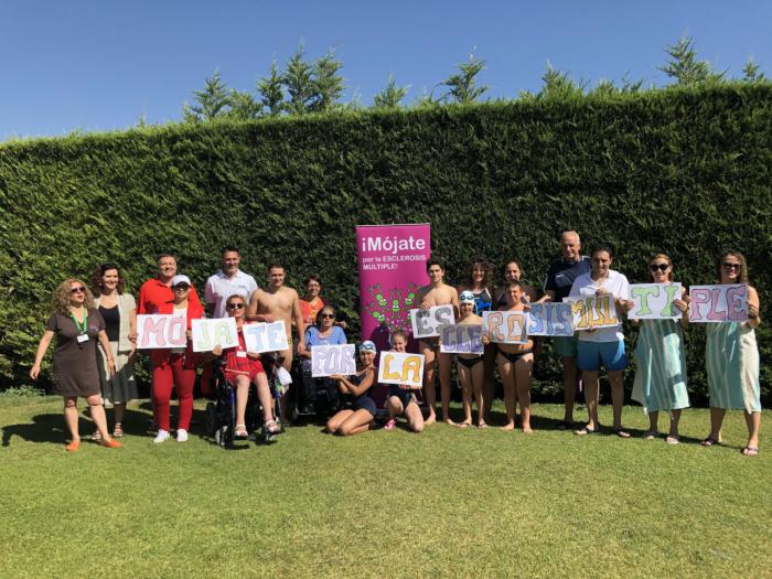 La capital se suma a la iniciativa solidaria ‘Mójate por la Esclerosis Múltiple’