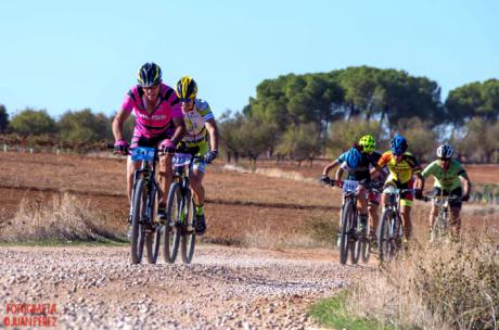 Israel Fernández y Desiré Moya ganan en Villanueva de la Jara en la última prueba del Circuito MTB