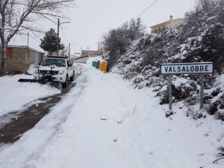 La Diputación en colaboración con GEACAM, limpia la nieve en la Serranía y la Alcarria