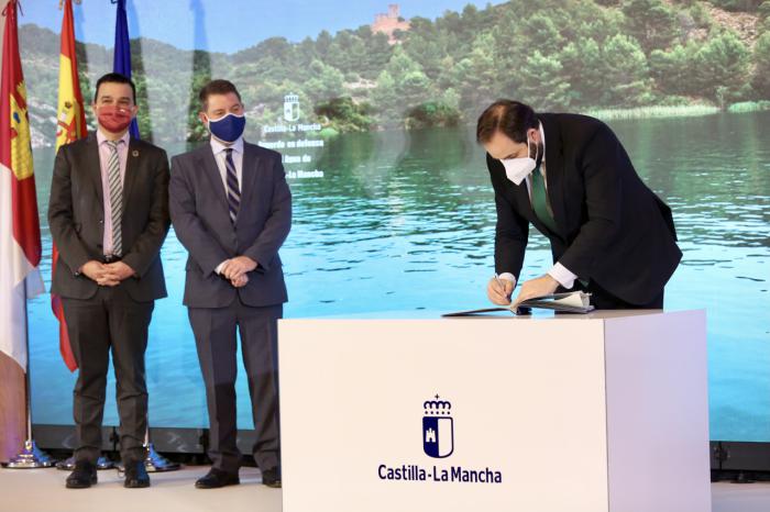 Núñez celebra que, gracias a su iniciativa, hoy la región firme un acuerdo histórico en defensa del agua de Castilla-La Mancha