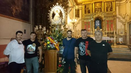 La Asociación Amigos Moteros de Cuenca realiza una ofrenda de flores a la Virgen de Tejeda