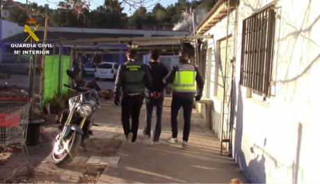 La Guardia Civil detiene a dos personas por lesiones y amenazas con arma blanca y de fuego