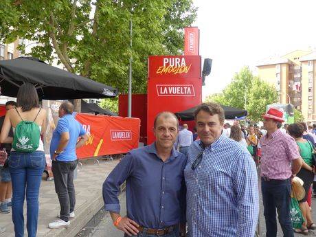 El presidente de CEOE CEPYME Cuenca asiste al fin de etapa de La Vuelta a su paso por nuestra provincia