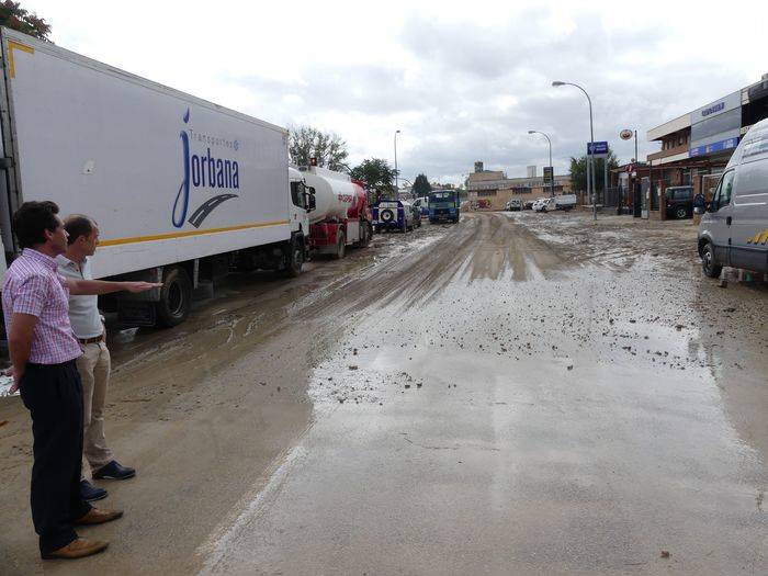 Responsables de CEOE CEPYME Cuenca visitan empresas afectadas por las inundaciones en los polígonos