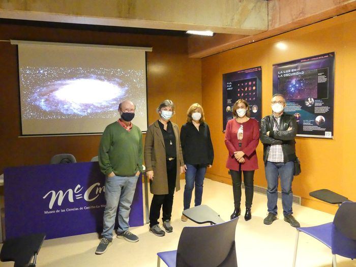 Inaugurada la exposición “AstrónomAs”