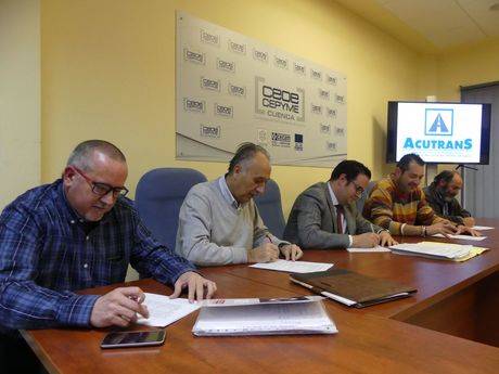 Sindicatos y patronal firman el convenio del transporte de mercancías hasta 2019