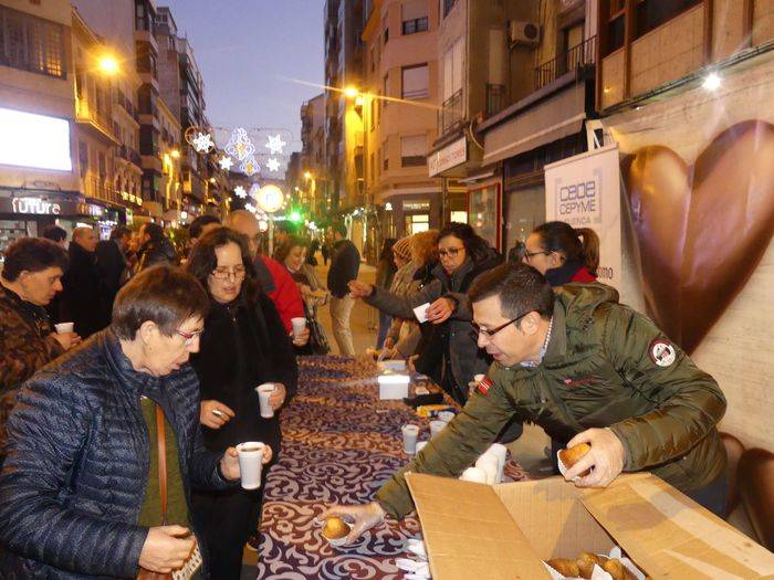 La chocolatada solidaria de CEOE CEPYME recauda cerca de setecientos euros