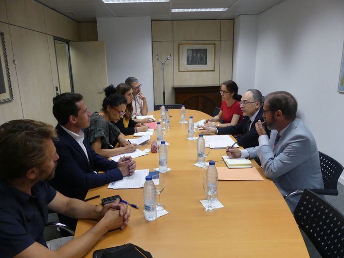 El Director General de Coordinación del Mercado Interior y otras Políticas Comunitarias del Ministerio de Asuntos Exteriores, Unión Europea y Cooperación muestra interés por los trabajos de la SSPA