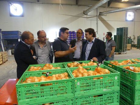 El presidente de CEOE CEPYME Cuenca destaca la fortaleza del sector agroalimentario en su visita al Grupo Lomar