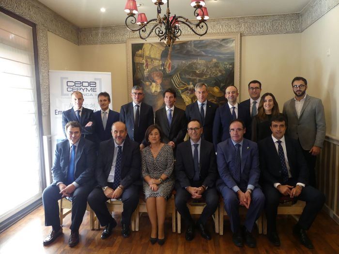 Empresarios, familia y administraciones acompañan a Abraham Sarrión al recibir el Premio CECAM