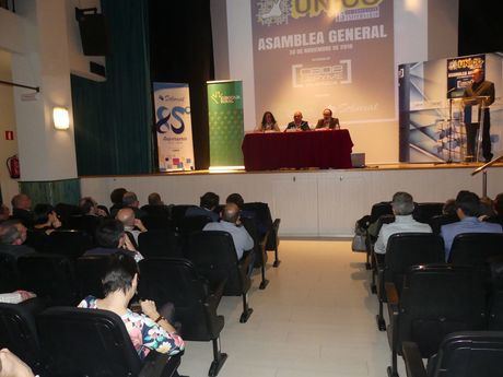 Cerca de cien personas celebran los quince años de UNICO en su Asamblea General