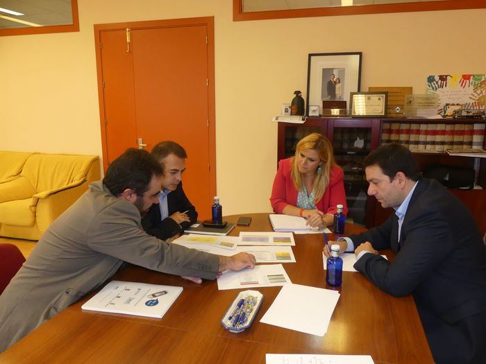 La Junta muestra su disposición a colaborar con el Salón del Vehículo de Ocasión