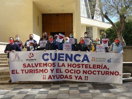 Concentración en Cuenca en defensa de la hostelería