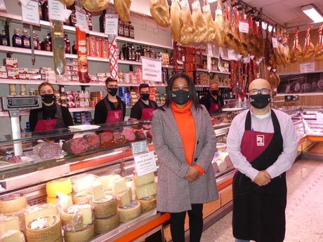 La Asociación de Comercio distribuye 300 mascarillas entre sus establecimientos llamando a comprar en Cuenca