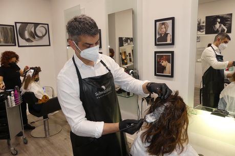 La patronal propone que peluquerías, autoescuelas y academias entren en las ayudas estatales