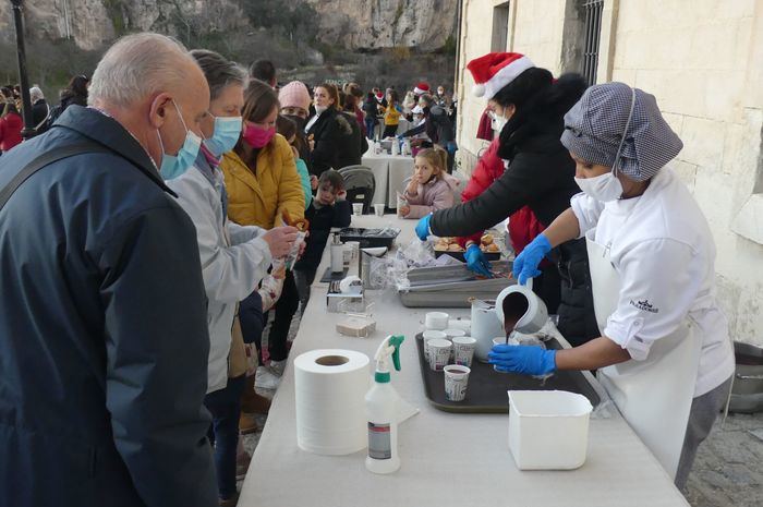 El Parador recauda mil euros a favor de Aldeas Infantiles en su acto solidario navideño