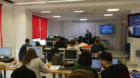 CEOE CEPYME imparte un curso de docencia de la formación profesional para el empleo