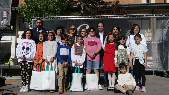 Entregados los premios del concurso literario y de los sorteos con motivo del Día del Libro