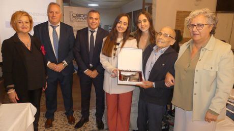 La Asociación de Empresarios de San Cemente y comarca reconoce la trayectoria de Marcos del Olmo