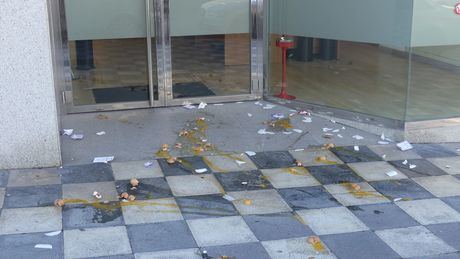 CEOE CEPYME Cuenca denuncia actos vandálicos por parte de los sindicatos en la concentración frente a su sede