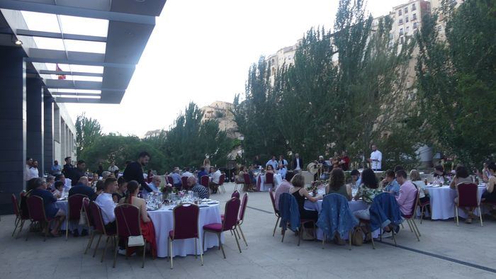 El exterior del Teatro Auditorio registró otro pleno para celebrar la elección de Cuenca como Capital Gastronómica