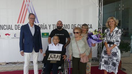 José López Martínez ‘Pepe’ recibió el premio a su trayectoria acompañado por familiares y amigos