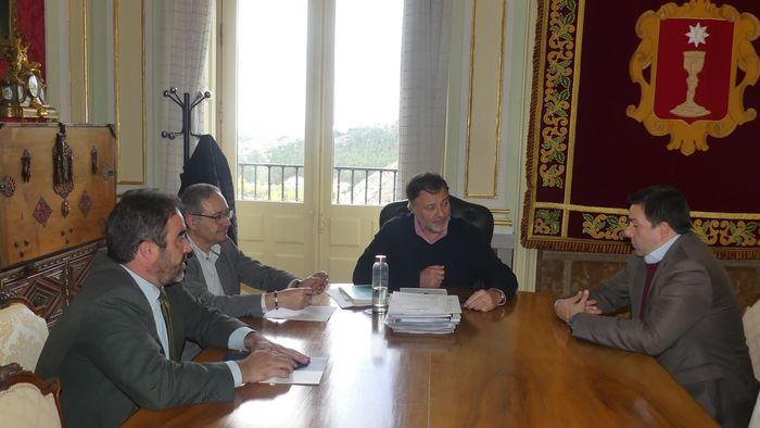 Solicitan al Ayuntamiento bonificaciones para los vehículos híbridos y eléctricos